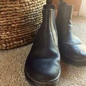 Used Dr Martens some creases. I am selling them for 22% off.